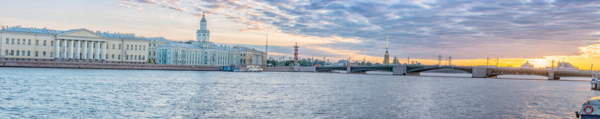 Wall Mural - The Palace Bridge (Palace Bridge). Sunrise. Saint Petersburg, Russia.