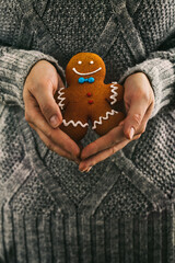 Canvas Print - Christmas baking. Gingerbread man in bakers hands. Xmas cookies. Festive baked cookies.