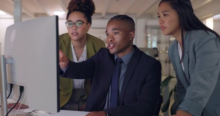 Canvas Print - Computer analyst, teamwork and business people in office with project deadline at night. Collaboration, desktop and black man, women or group of employees brainstorming ideas, planning and training