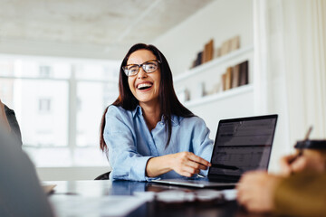 Poster - Business woman discussing a project with her colleagues in an office