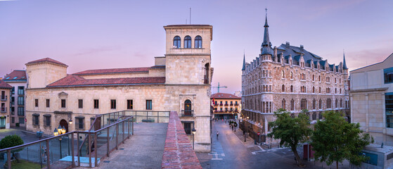 Wall Mural - Evening View of Casa Botines, Leon, Spain