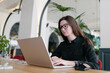 © 4Max - Business woman using laptop