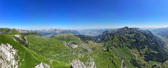 St. Gallen, Schweiz: Panorama um den Säntis und das Tal des jungen Rheins