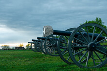 Kanonen Im National Military Park In Gettysburg Vor Wolkigem Himmel Am Abend