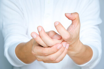 Hands of computer users have pain and injury to the fingers. From Syndrome Syndrome .Health and Physical Concepts	