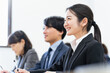© buritora - 企業・会社の説明会・勉強会・プレゼン・講習会・セミナー・研修で講師の話を聞く生徒・ビジネスウーマン