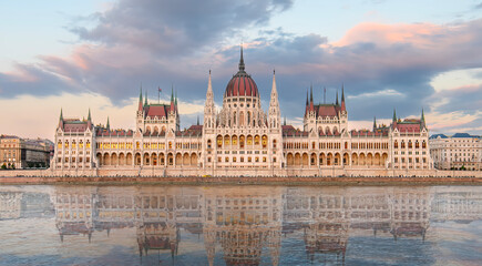 Wall Mural - Panorama of the Hungarian Parliament building at sunrise in Budapest, Hungary