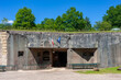 Bunker der ehemaligen Maginot Linie, hier der Munitionseingang des Artilleriewerkes Kalkofen, auch Panzerwerk 615, bei Lembach. Departement Bas-Rhin in der Region Elsass in Frankreich