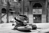 Fototapeta Nowy Jork - Old shabby shoes with laces