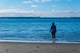 Fototapeta Desenie - Mujer en playa