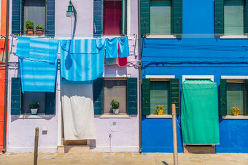 Canvas Print - View of the colorful Venetian houses at the Islands of Burano in Venice