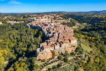 Wall Mural - Medieval Pitigliano town over tuff rocks in province of Grosseto, Tuscany, Italy. Pitigliano is a small medieval town in southern Tuscany, Italy.