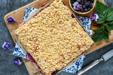 Sticker - Blackcurrant crumble traybake