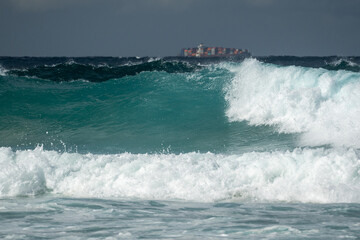 Wall Mural - waves crashing on the rocks