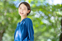 笑顔の女性