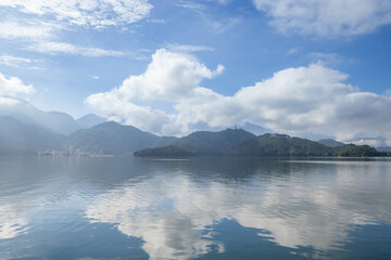 Sticker - Beautiful reflection of the mountain and sky