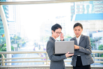 Canvas Print - Business people meeting outside office using laptop team discuss together. Team partners drink coffee in modern city. Hands holding take away coffee cup talking together. Partner Business people talk