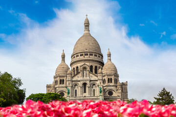 Wall Mural - Basilica of the Sacred Heart at Montmartre hill in Paris, France