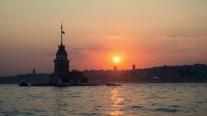 Canvas Print - Time-lapse footage of a vibrant sunset in the city of Istanbul, Turkey