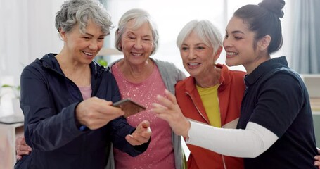 Canvas Print - Senior woman, exercise group and selfie with personal trainer in home for smile, web blog and teamwork. Elderly lady, team memory or fitness coach for photography, profile picture or social media app