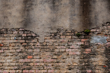 Wall Mural - Feuchte und beschädigte Altbau Fassade