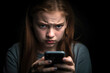 canvas print picture - Mädchen liest eine Nachricht in den sozialen Medien, Cybermobbing 