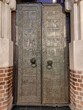 Drzwi Gnieźnieńskie w Bazylice Prymasowskiej, Sanktuarium św. Wojciecha, gotycka katedra z bliźniaczymi wieżami, miejsce koronacji polskich królów.  Polska,