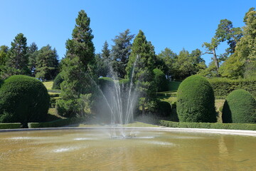 Wall Mural - PARCO UBBLICO CITTADINO CON FONTANA DI VARESE, ITALIA, CITY PUBLIC PARK WITH FOUNTAIN OF VARESE, ITALY