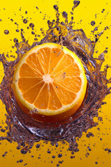 Aufkleber - An vibrant image of a Lemon splashed in bright paint, symbolizing freshness and health.  Generative AI technology.