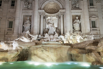 Poster - Trevi Fountain at night in Rome. Italy	