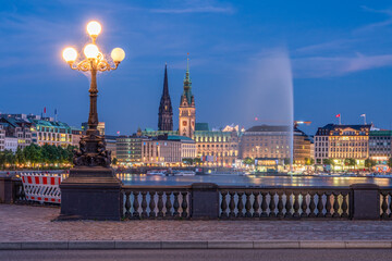 Wall Mural - Lombardsbrücke and Binnenalster at night, Hamburg, Germany