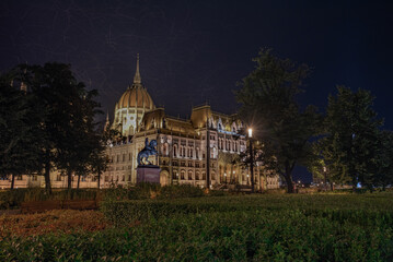 Wall Mural - parliament castle at night in Budapest 