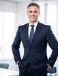© Simon - CEO Maturo in Abito Scuro: Raffigurazione di Autorità e Successo