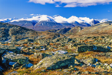 Canvas Print - Rocky terrain with snow capped mountain peaks in the north of Scandinavia