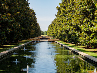 Canvas Print - Sunny view of the Commets Remember fountain of The University of Texas at Dallas