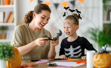 Sticker - family preparing for Halloween