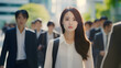 © hiro - 通勤する女性 会社員