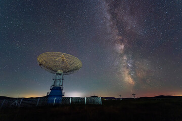 Wall Mural - Radio telescopes and the Milky Way at night ,  Milky way panorama