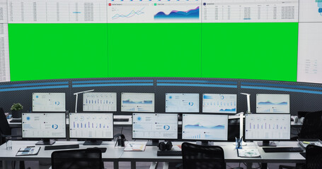 Aufkleber - Empty Monitoring Office With Green Screen Chromakey On Big Digital Screen. Desktop Computer Monitors Of Employees Showing Graphs And Charts. Mockup Template Of Successful Financial Analytics Company.