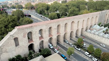 Canvas Print - Drone shot over The Aqueduct of Valens with traffic and cityscape in Istanbul, Turkey