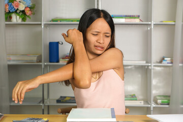 woman using phone at home desk Pain from sitting for a long time