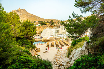 Urlaubsstimmung in der Bucht von Cala Sant Vicenç auf der wunderschönen Balearen Insel Mallorca - Spanien