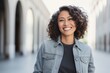 © Eber Braun - Portrait of smiling woman with curly hair looking at camera in city