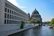 Berliner Dom, Berlin Cathedral mit Schloss Berlin und Spree im Sommer bei blauem Himmel, Berlin, Deutschland, 20.05.2023