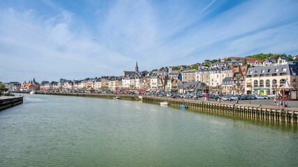 Canvas Print - City area on the picturesque banks of a river