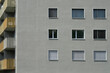 Fensterfront eines Gebäudes nur viele kleine Fenster