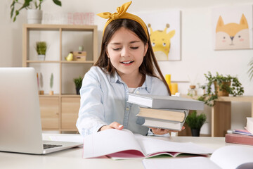 Canvas Print - Little girl doing lessons at home