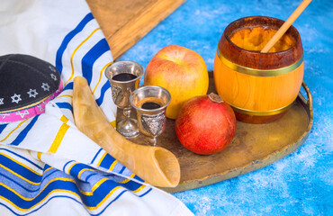 Wall Mural - Rosh hashanah holiday understanding jewish new year its symbols with apples, honey, pomegranate, Shofar