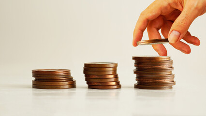 Sticker - Dividend yield is shown with photo of coins