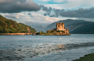 Wall Mural - The view of the Eilean Donan Castle in the twilight from the lakeshore of the Loch Duich